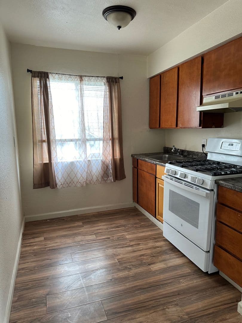 Richmond Apartment: 248 15th St