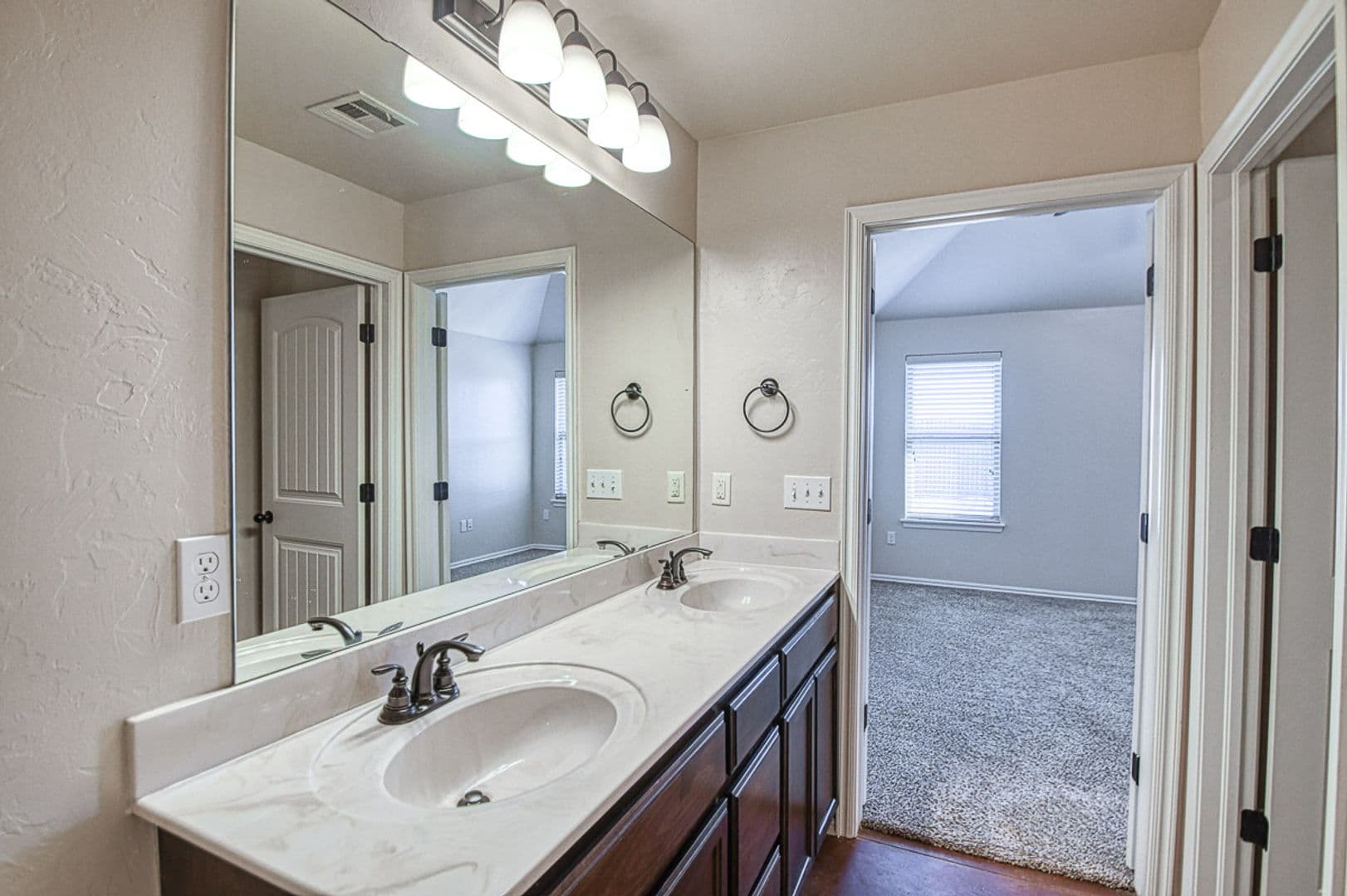Moore House: 1004 Ridgeway