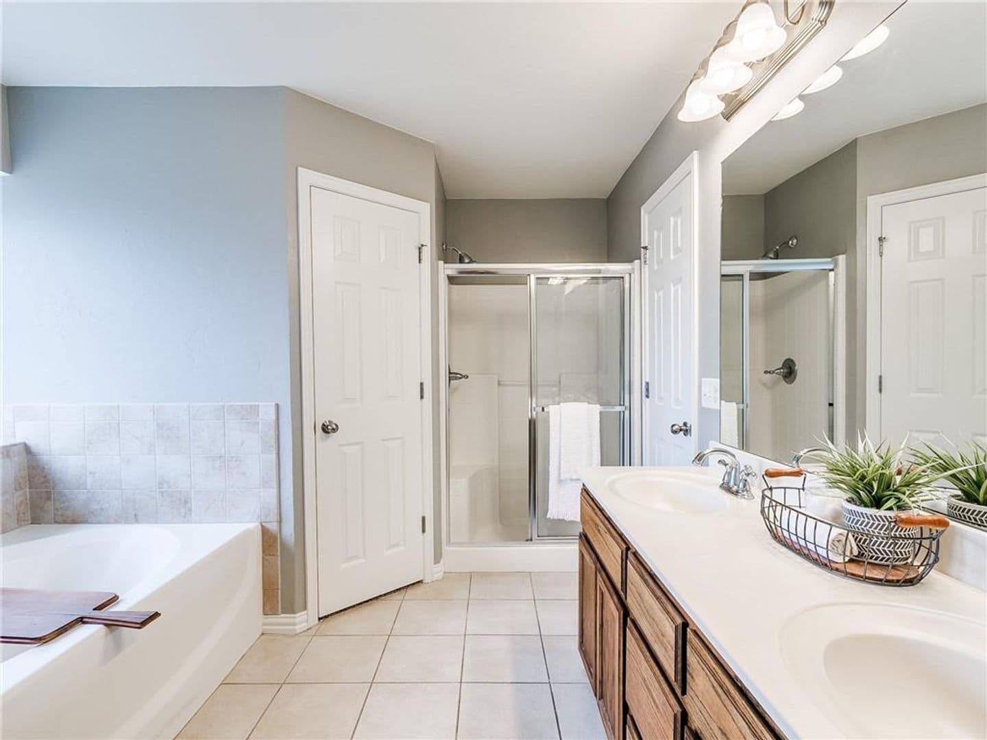 Norman House: 925 Eagle Cliff Drive