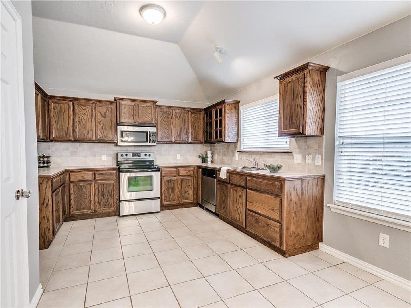 Norman House: 925 Eagle Cliff Drive