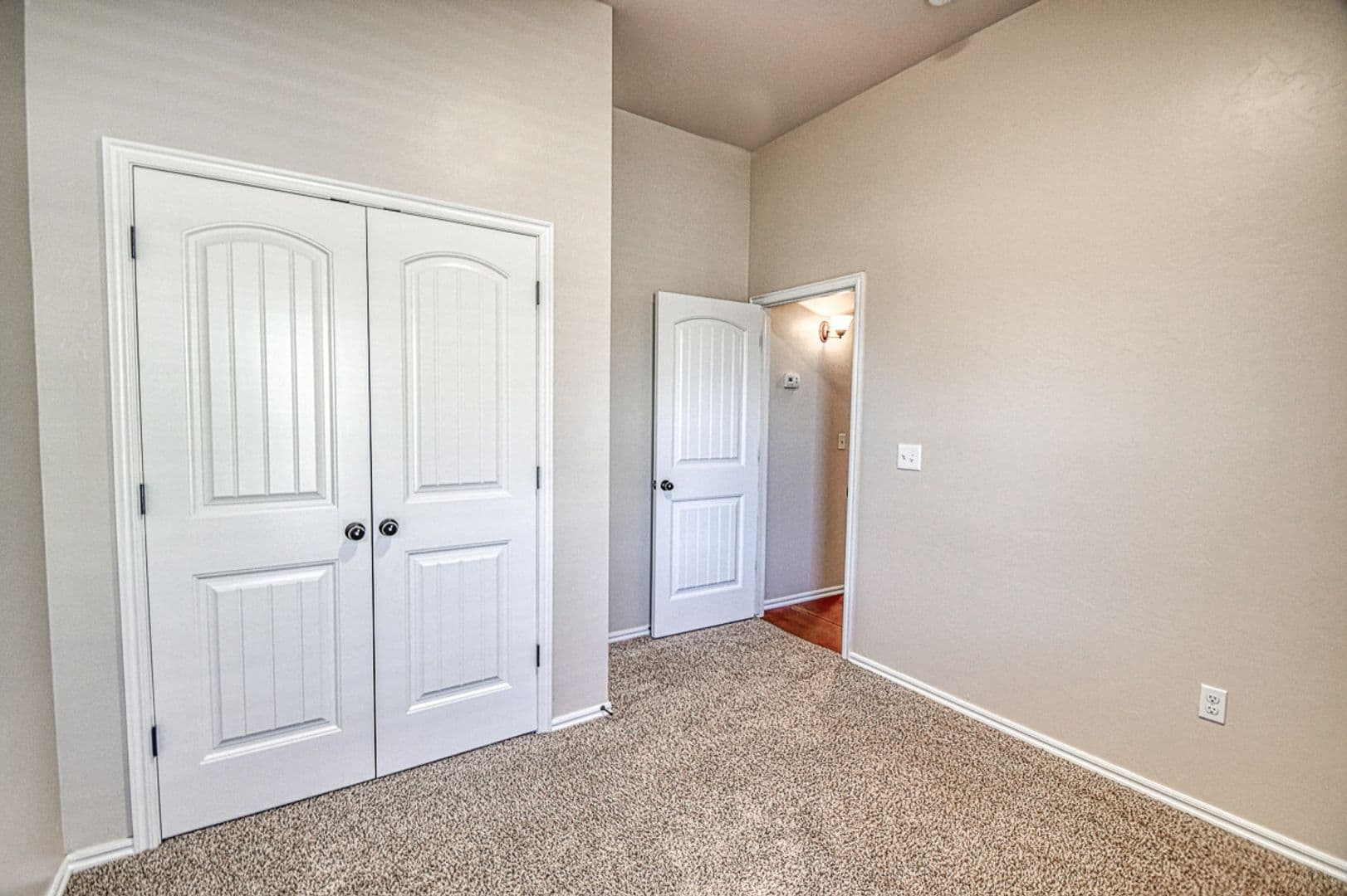 Moore House: 1004 Ridgeway