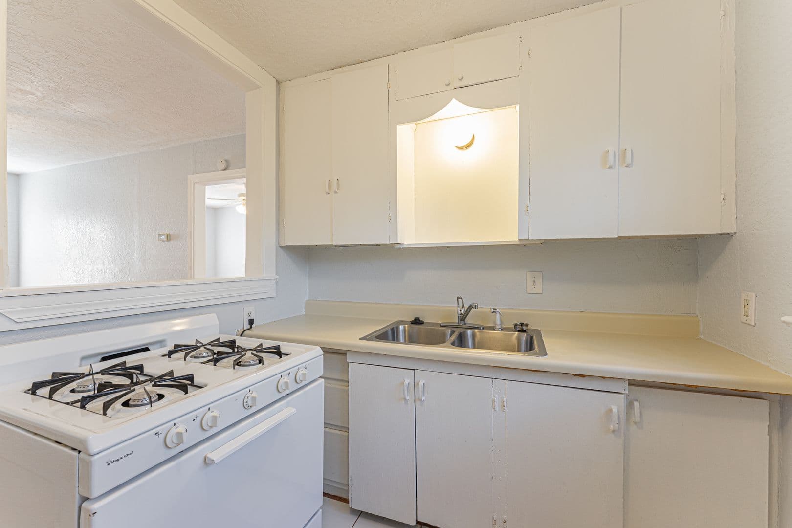 Norman Apartment: 458 College Ave.