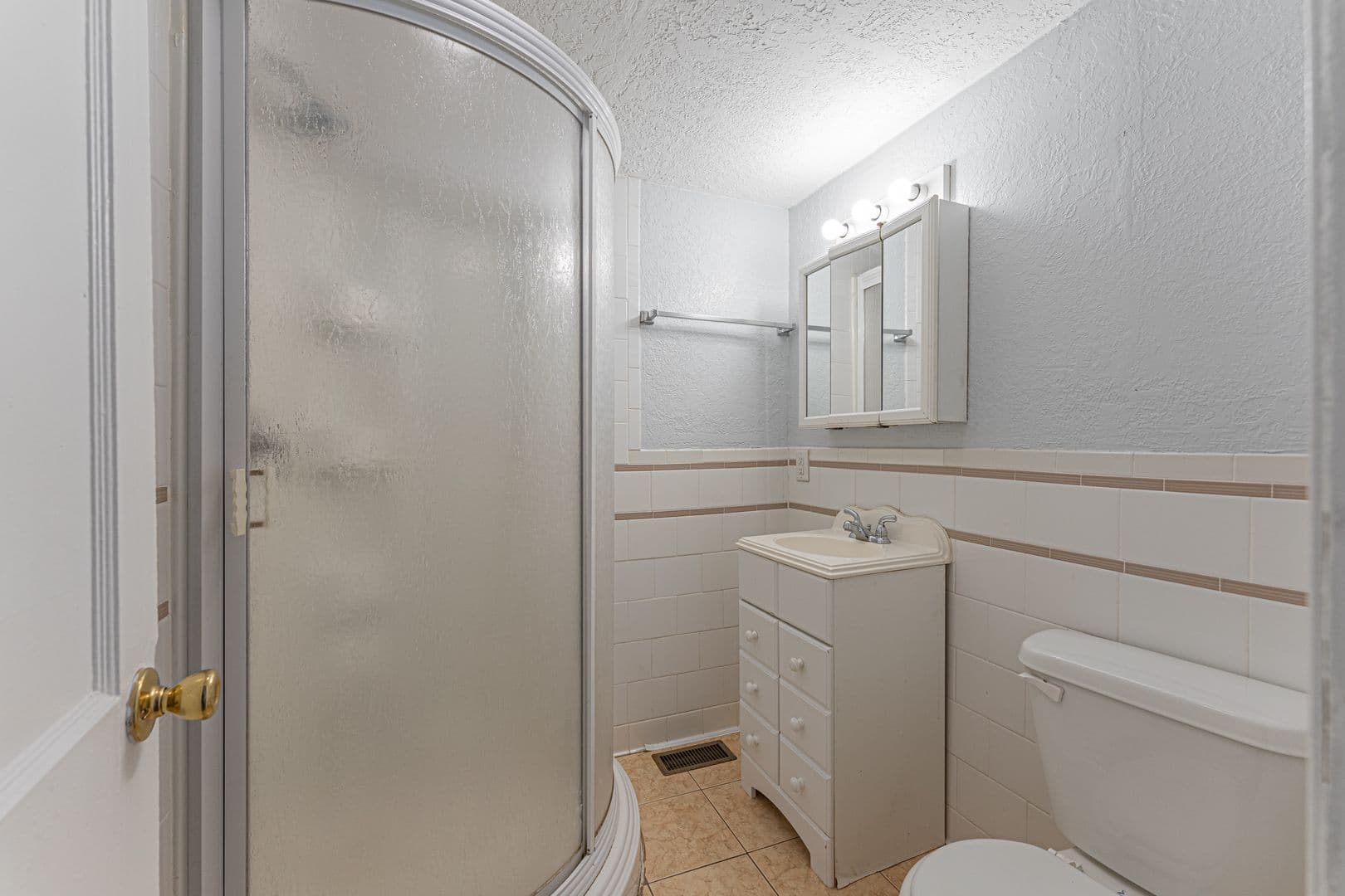 Norman Apartment: 458 College Ave.