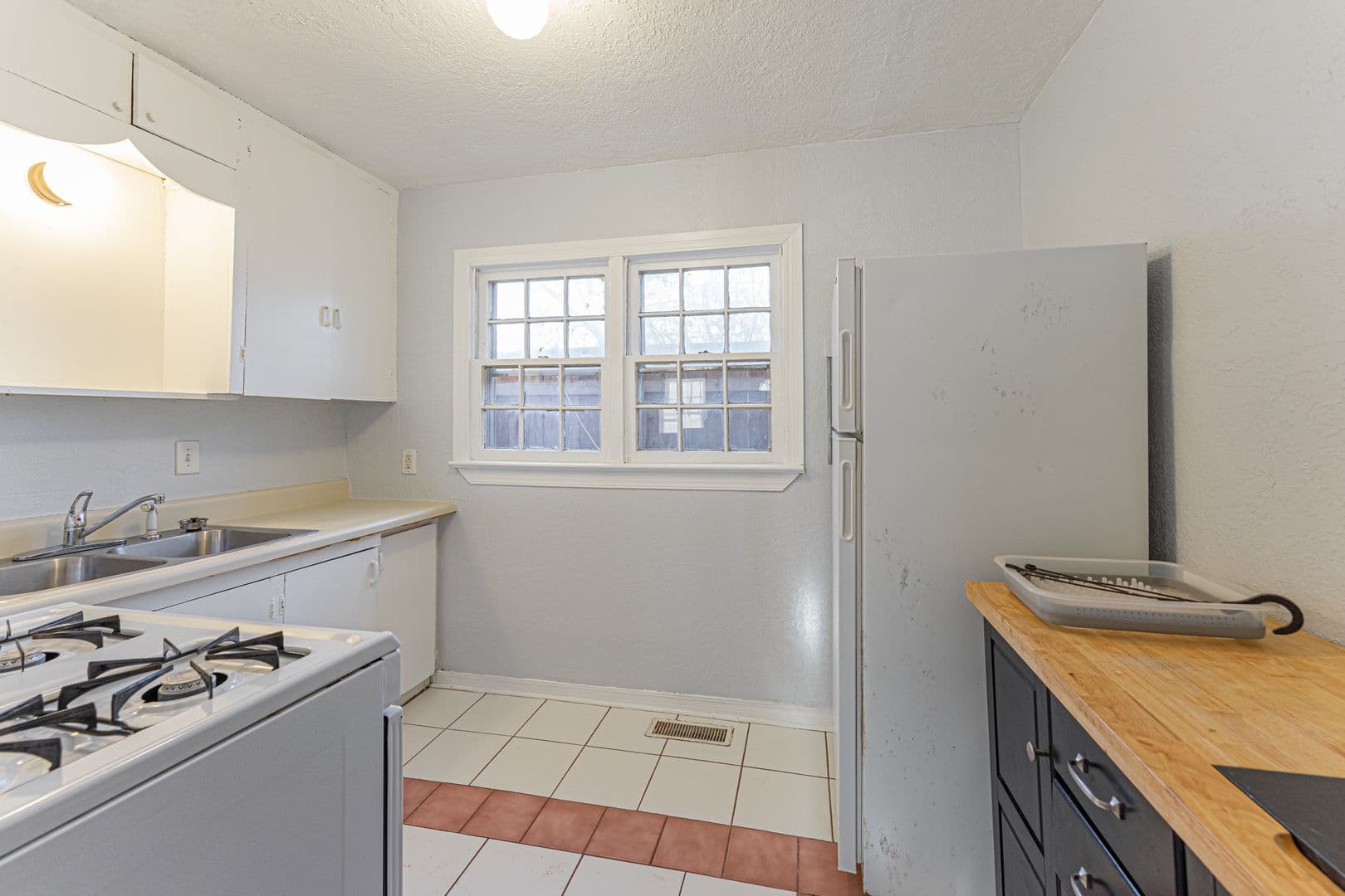 Norman Apartment: 458 College Ave.