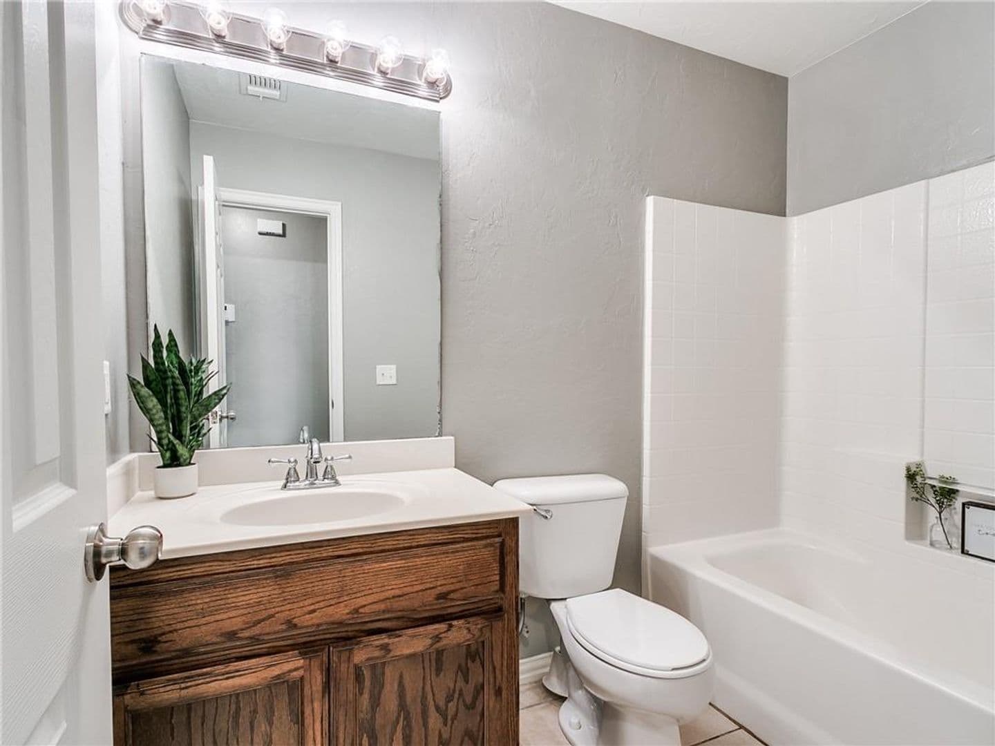 Norman House: 925 Eagle Cliff Drive