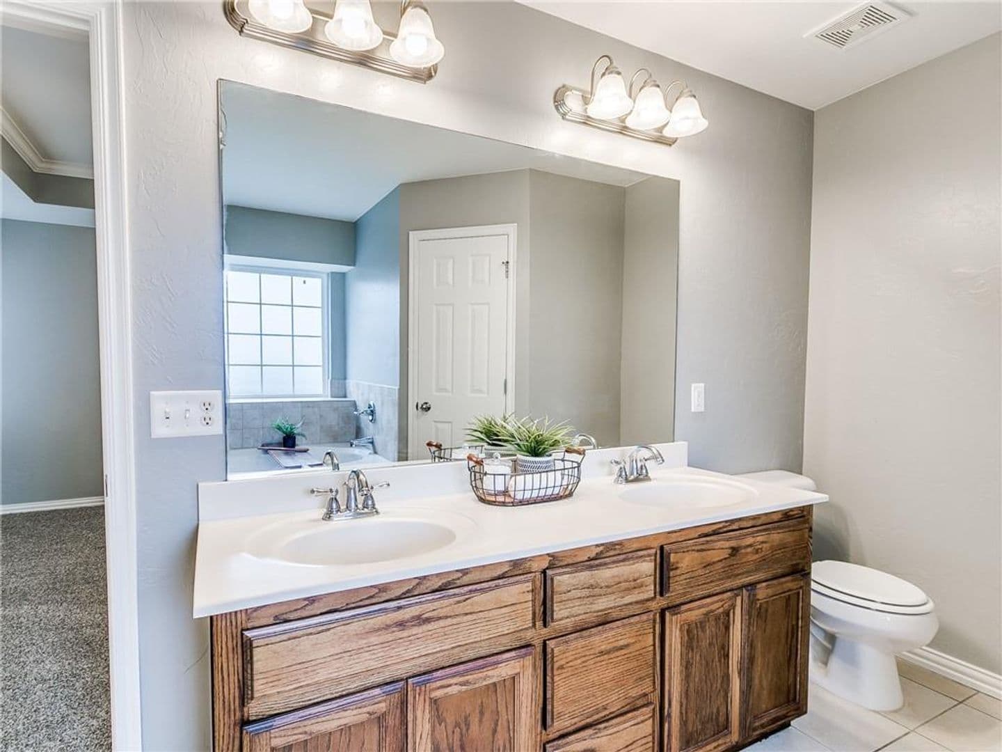 Norman House: 925 Eagle Cliff Drive