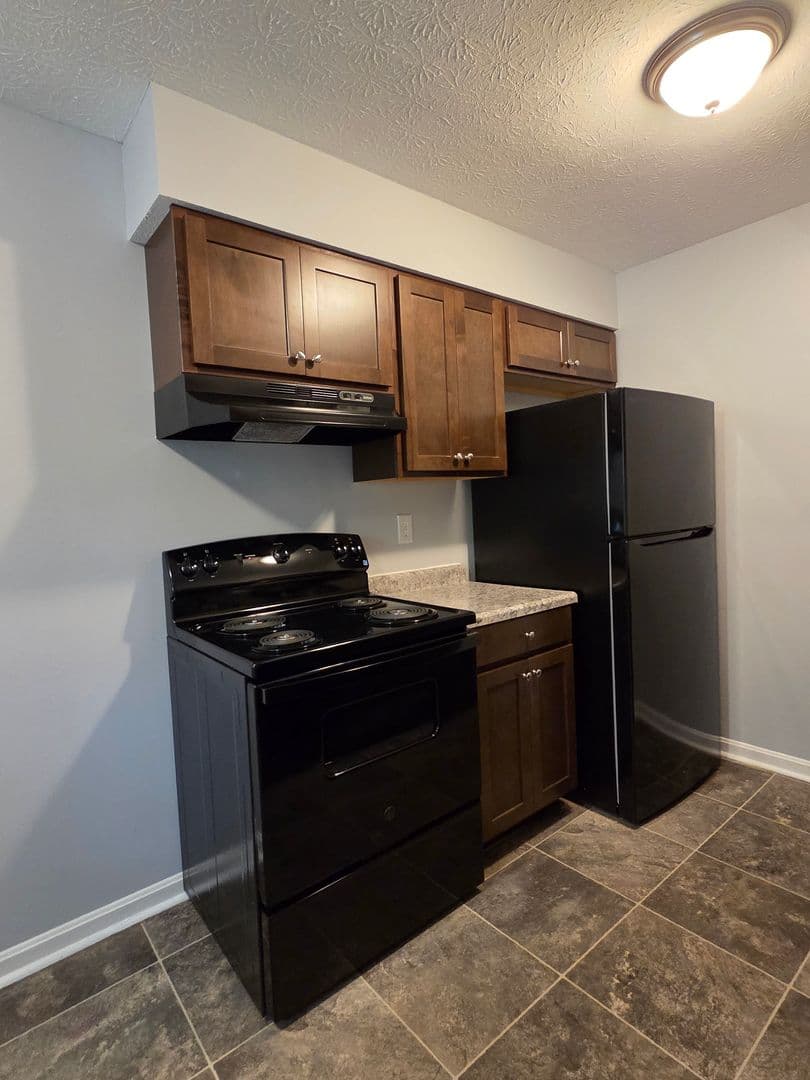 Radcliff Apartment: 1590 Illinois Rd.