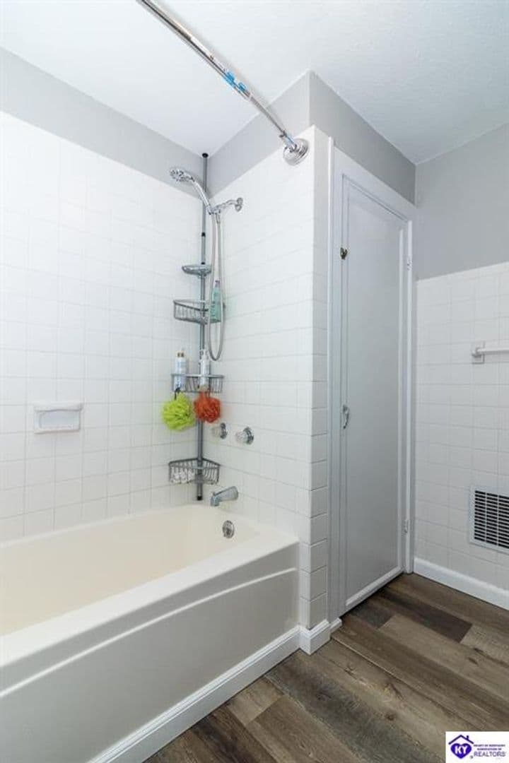 Vine Grove House: 307 Central Avenue