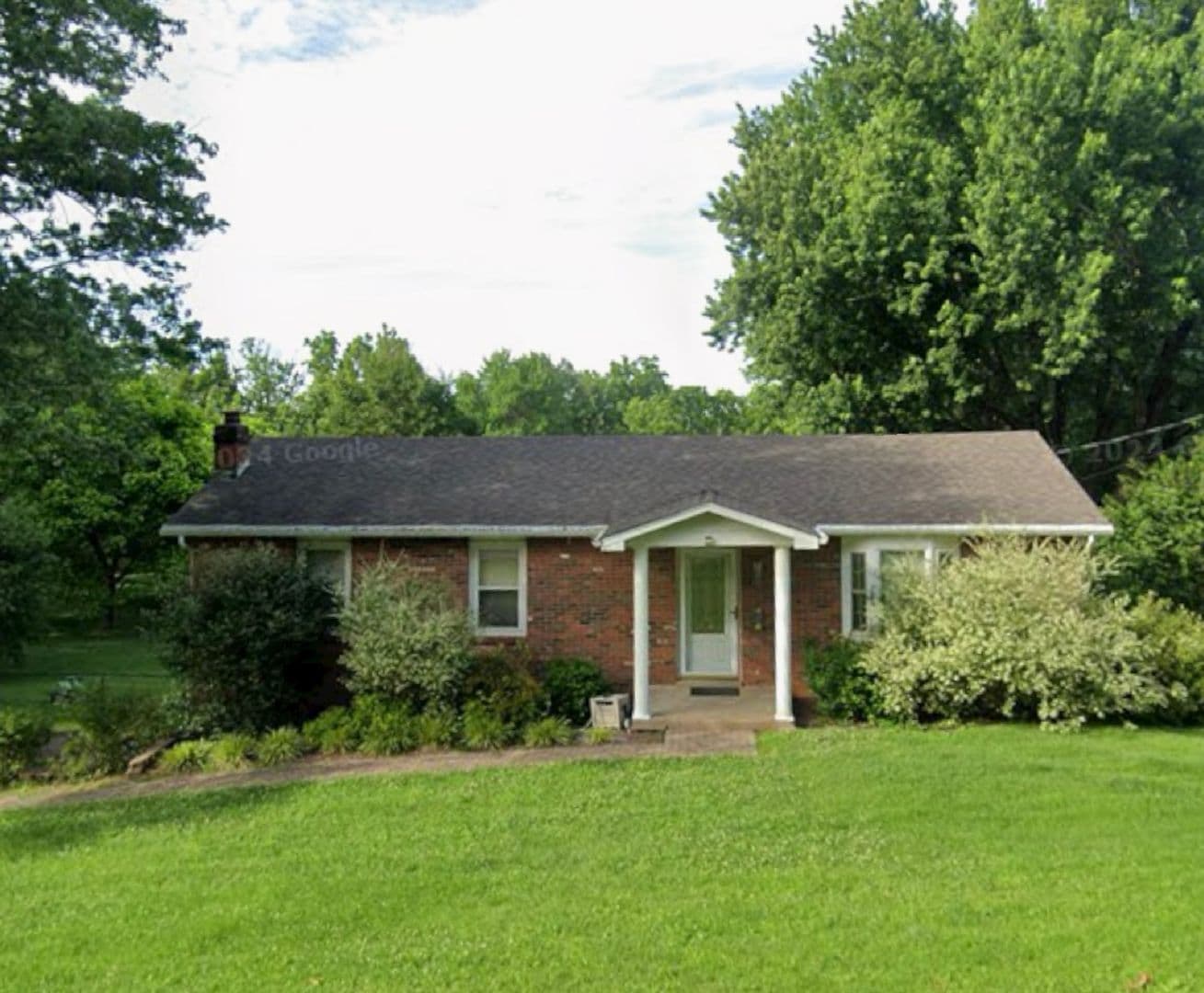 Vine Grove House: 350 Valley View Drive