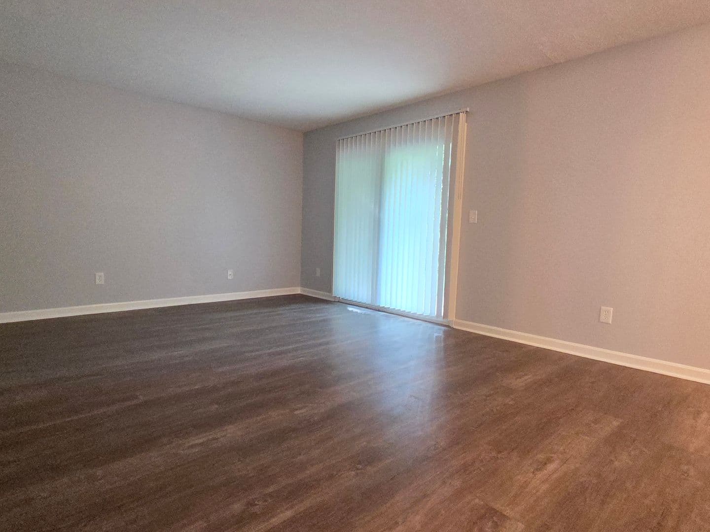 Radcliff Apartment: 1590 Illinois Rd.