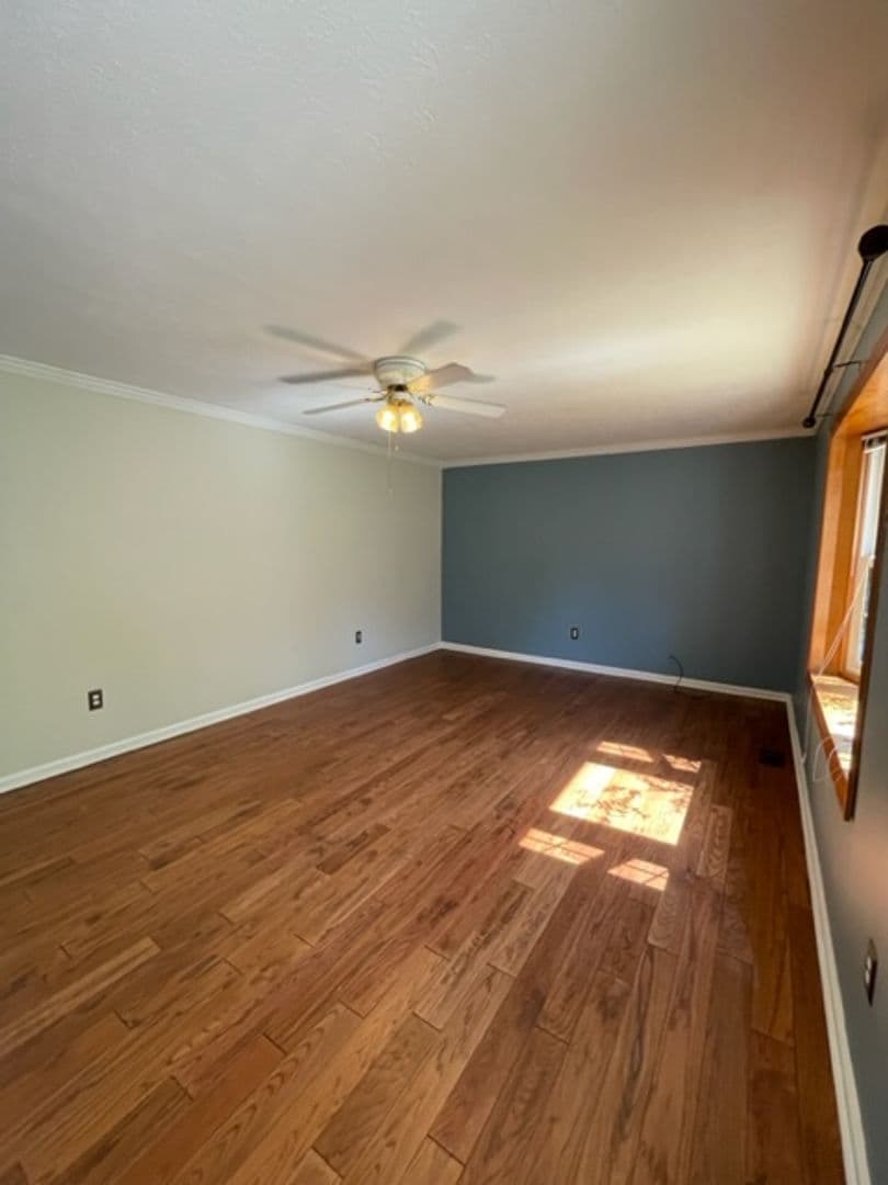 Vine Grove House: 350 Valley View Drive