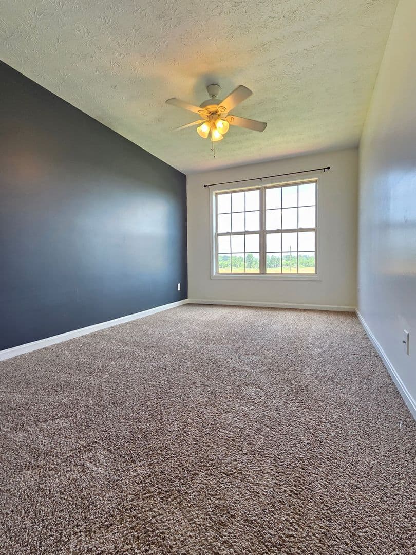 Vine Grove House: 153 Twin Lakes Drive