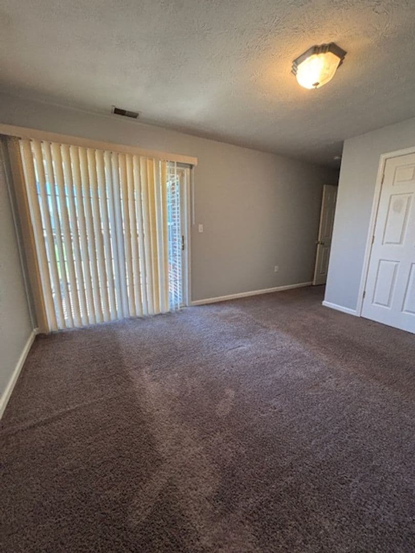 Radcliff Apartment: 109 Kenilworth Ct.