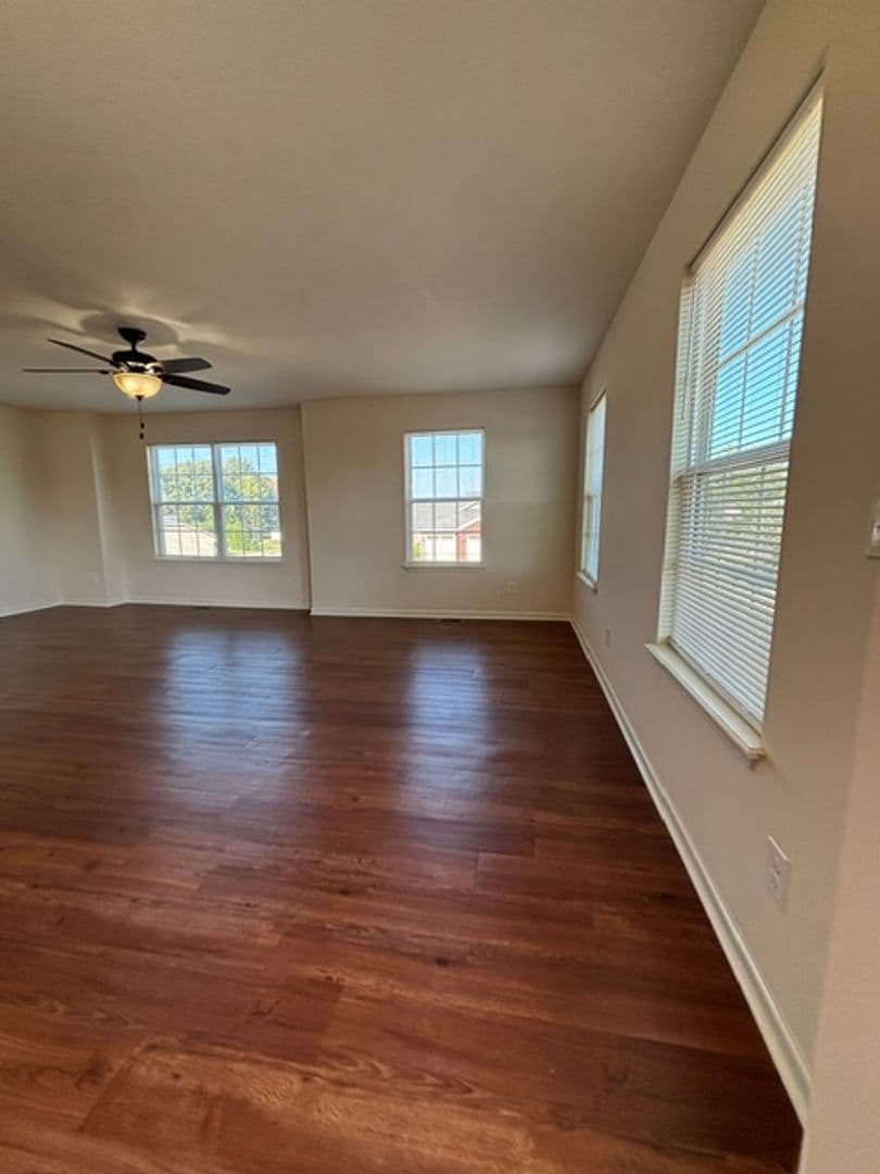 Vine Grove House: 160 Vineland Parkway