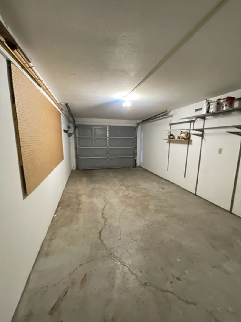 Vine Grove House: 350 Valley View Drive