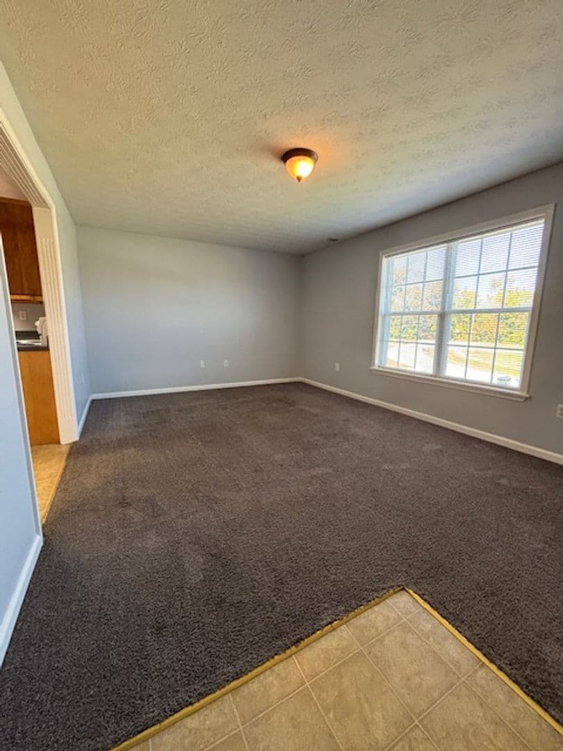 Radcliff Apartment: 109 Kenilworth Ct.