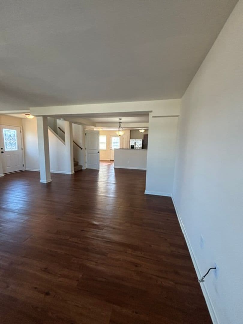 Vine Grove House: 160 Vineland Parkway