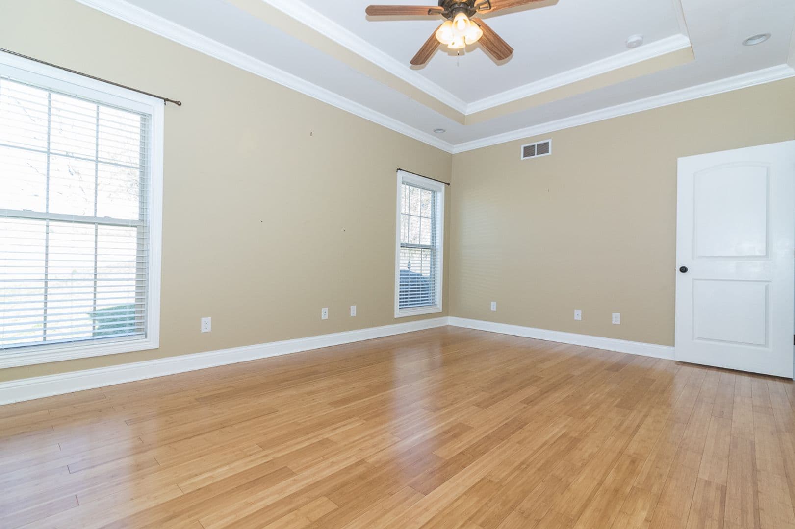 Vine Grove House: 114 Lowball Lane