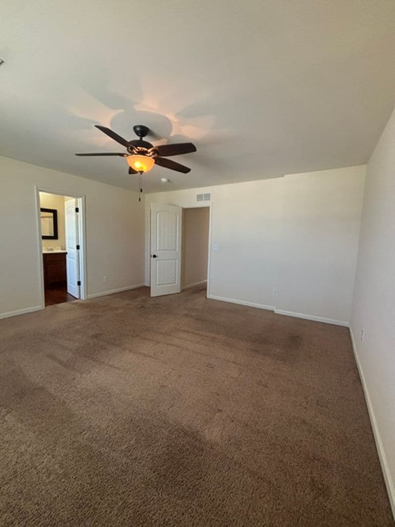 Vine Grove House: 160 Vineland Parkway