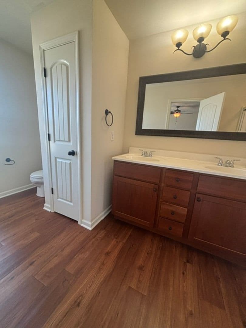 Vine Grove House: 160 Vineland Parkway