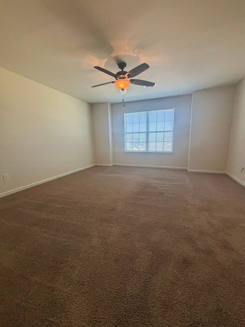 Vine Grove House: 160 Vineland Parkway