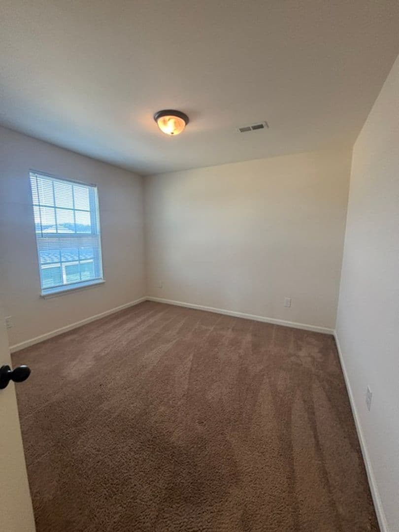Vine Grove House: 160 Vineland Parkway