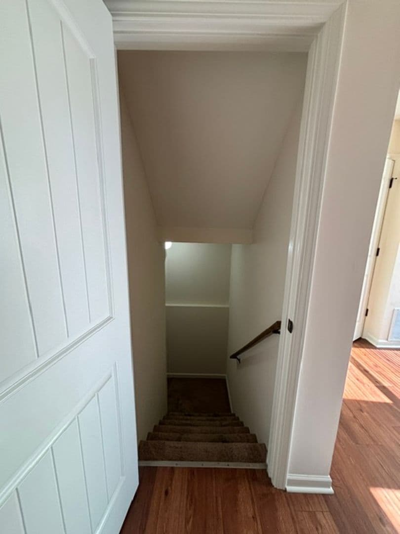 Vine Grove House: 160 Vineland Parkway