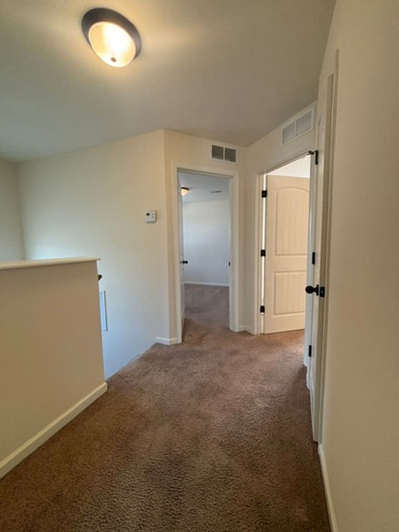 Vine Grove House: 160 Vineland Parkway