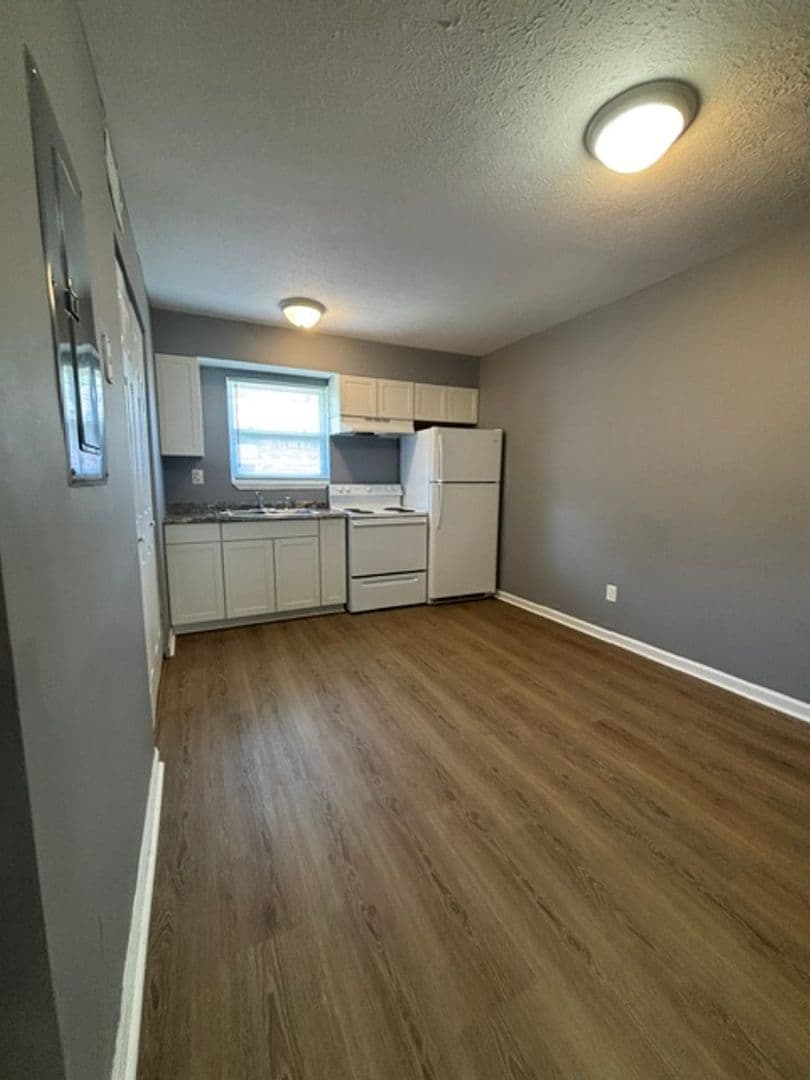 Radcliff Apartment: 433 Wood Creek Dr.