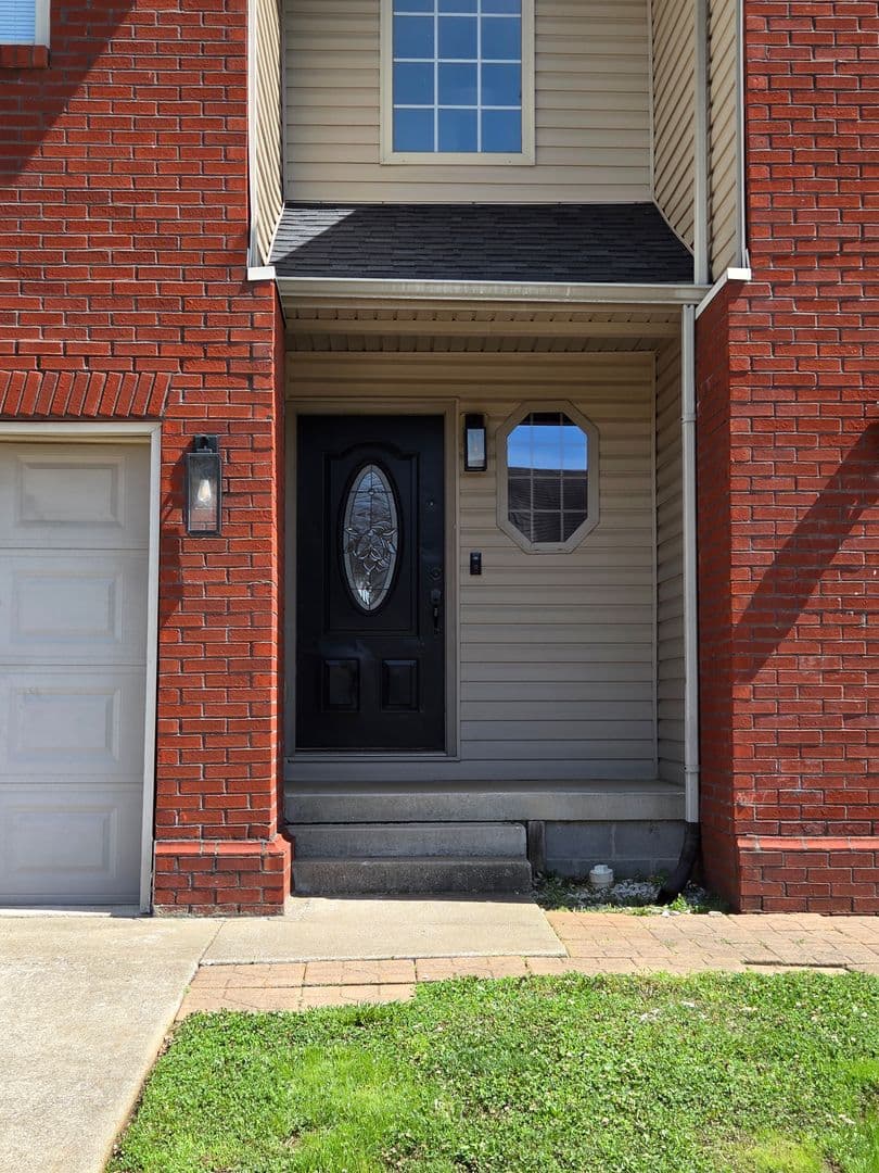 Vine Grove House: 153 Twin Lakes Drive