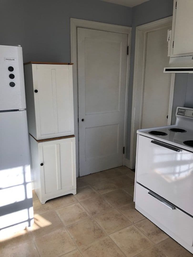Elizabethtown House: 402 College Street - 402