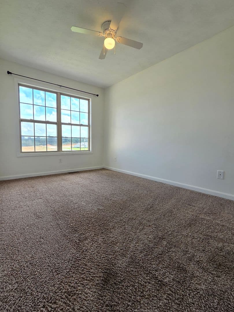 Vine Grove House: 153 Twin Lakes Drive