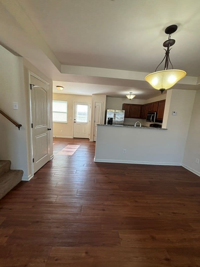 Vine Grove House: 160 Vineland Parkway