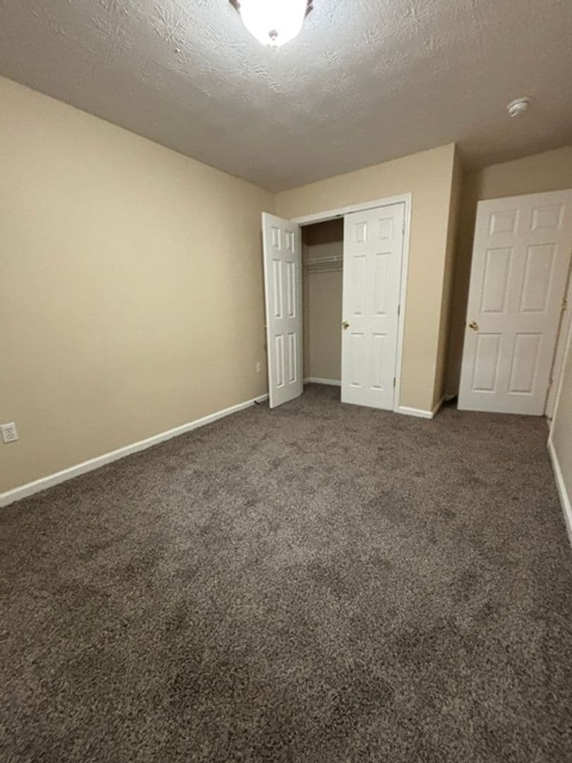Radcliff Apartment: 101 Braxton Ct.