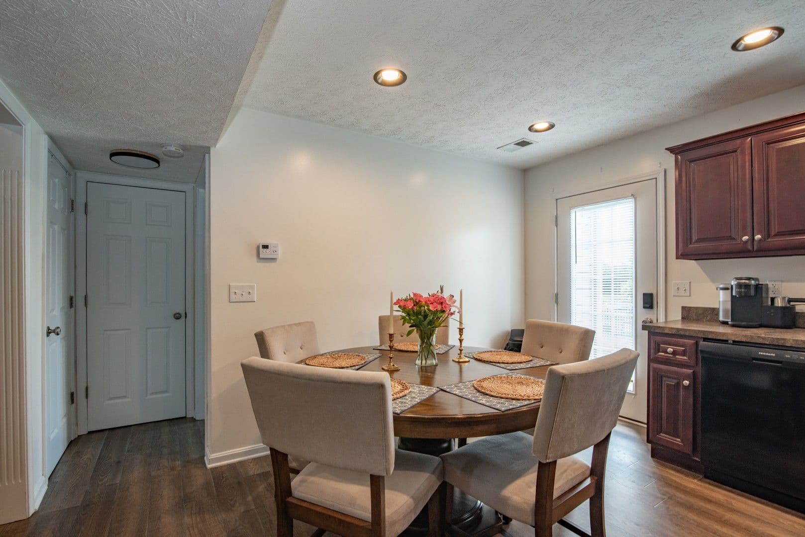 Vine Grove House: 114 Twin Lakes Drive