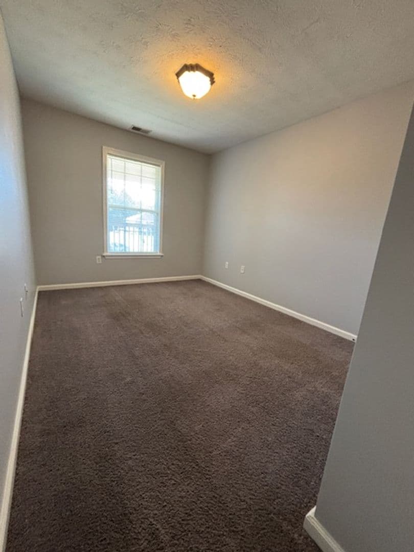 Radcliff Apartment: 109 Kenilworth Ct.