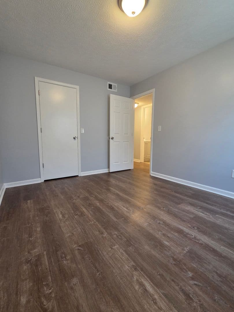 Radcliff Apartment: 1590 Illinois Rd.
