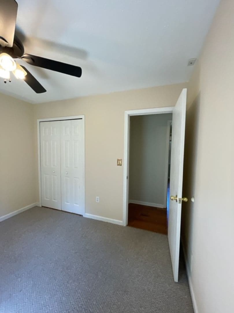 Vine Grove House: 350 Valley View Drive