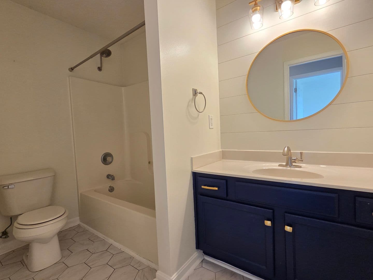 Vine Grove House: 153 Twin Lakes Drive