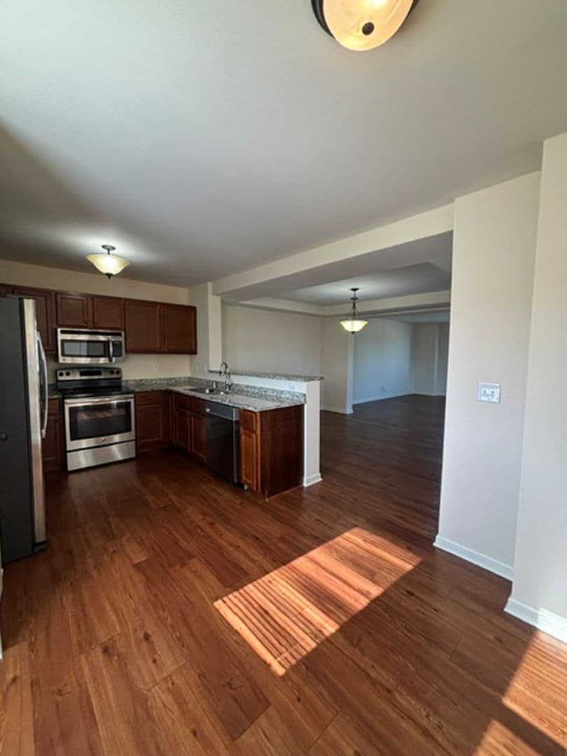 Vine Grove House: 160 Vineland Parkway
