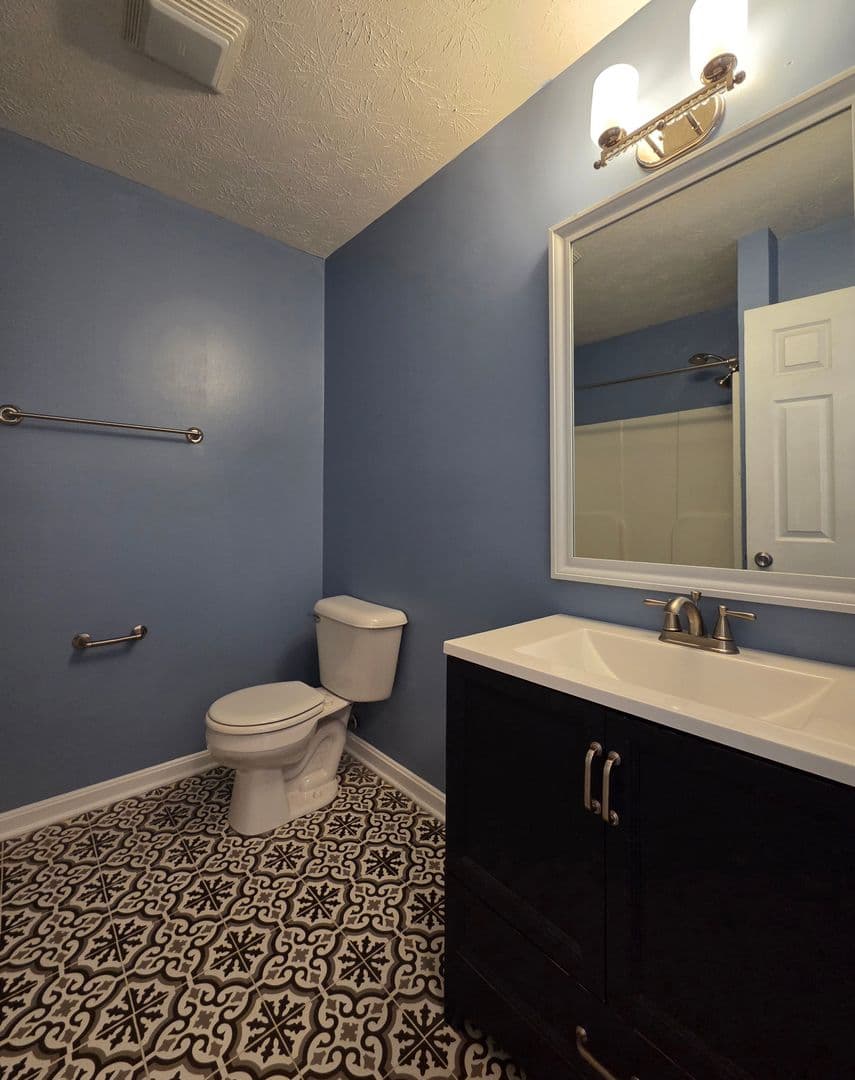 Vine Grove House: 153 Twin Lakes Drive