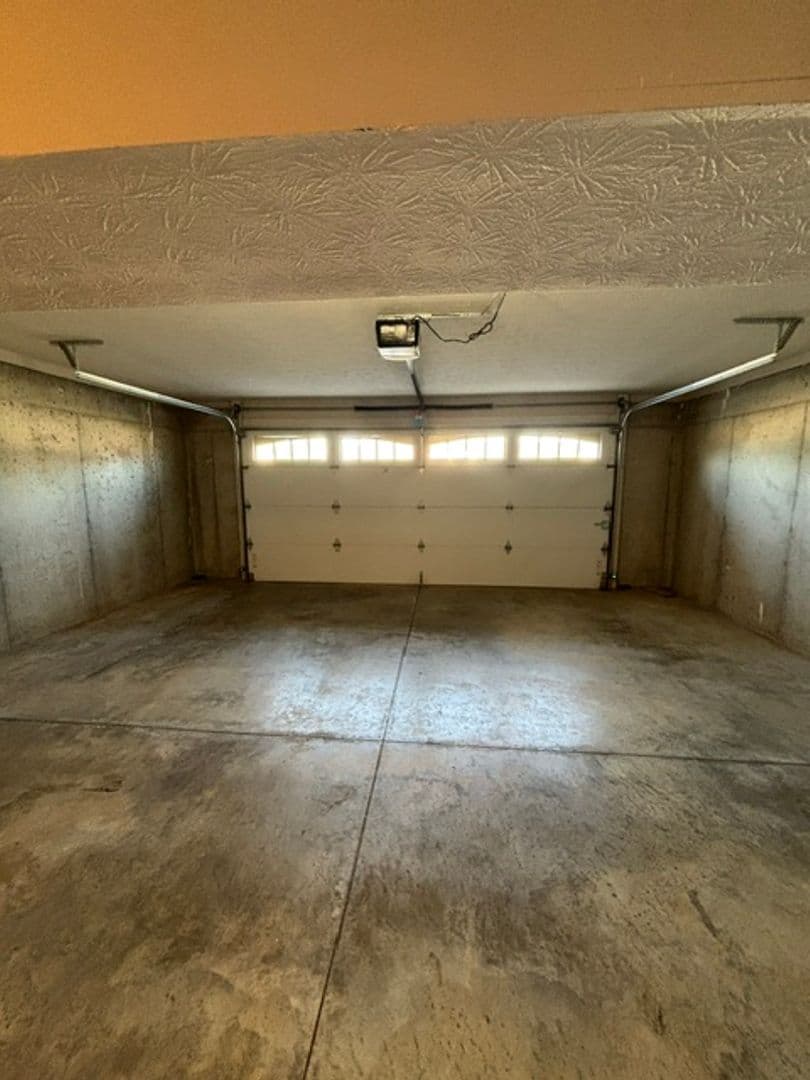 Vine Grove House: 160 Vineland Parkway