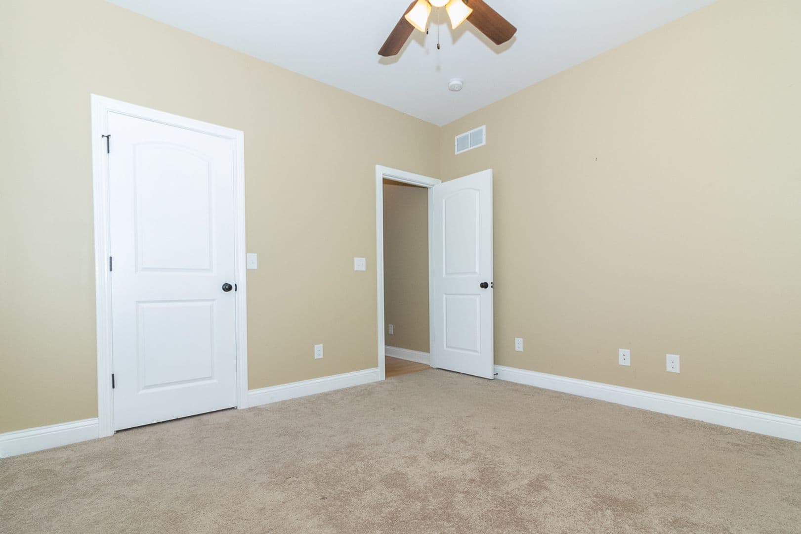 Vine Grove House: 114 Lowball Lane
