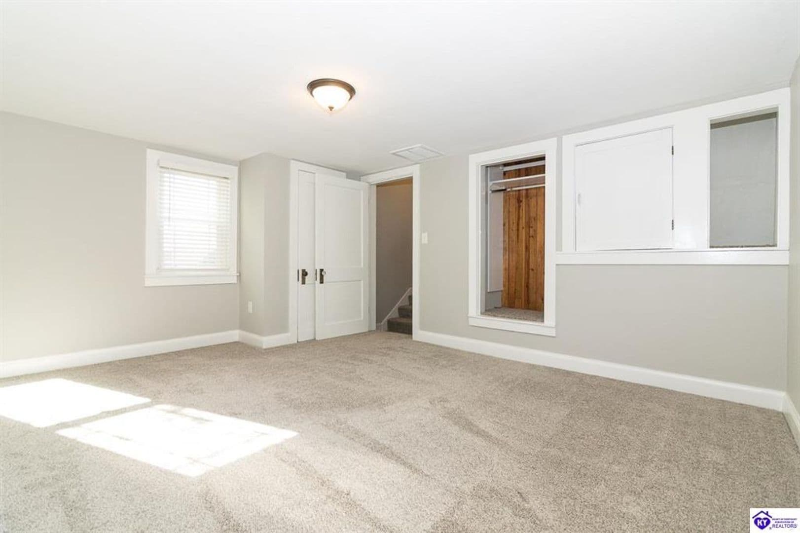 Vine Grove House: 307 Central Avenue