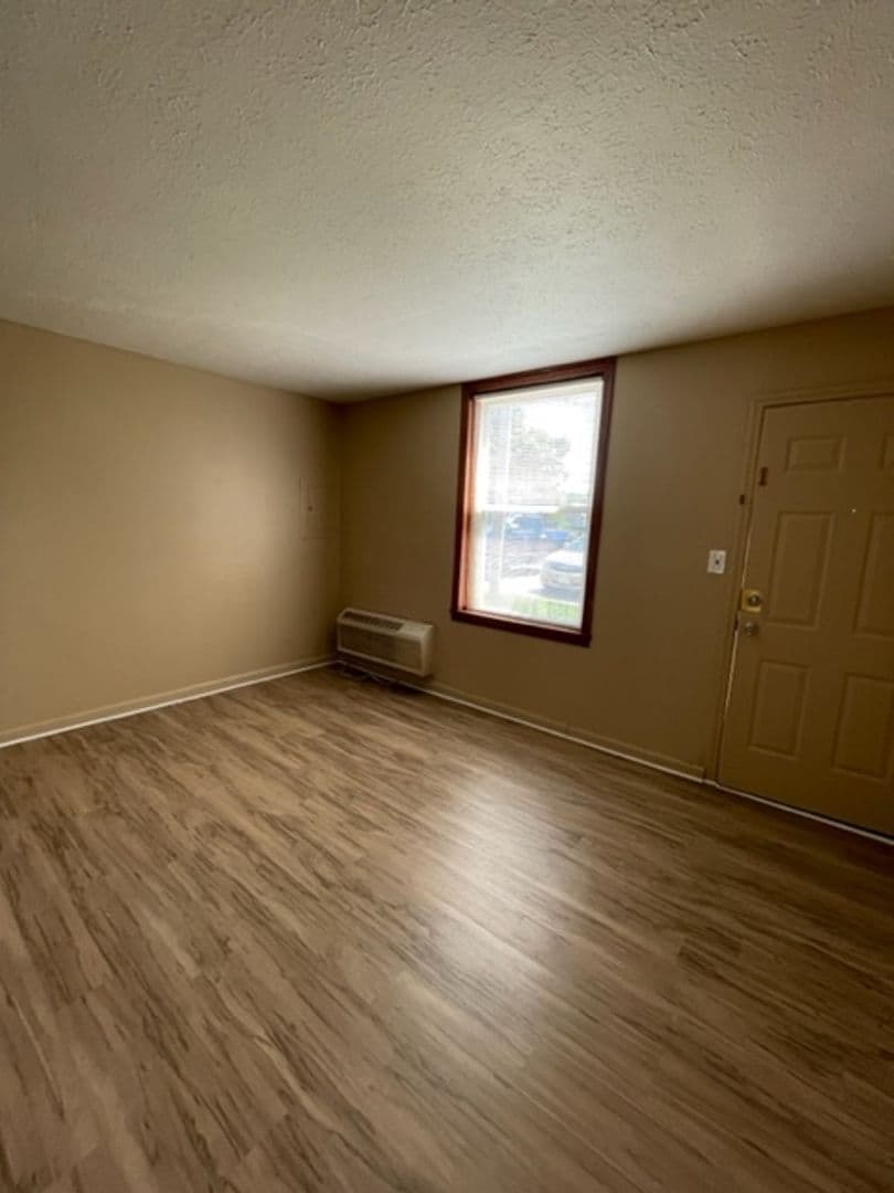 Muldraugh Apartment: 413 S Main Street