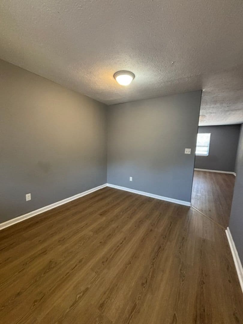 Radcliff Apartment: 433 Wood Creek Dr.