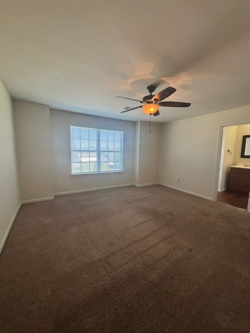 Vine Grove House: 160 Vineland Parkway