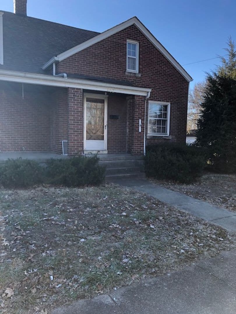 Elizabethtown House: 402 College Street - 402