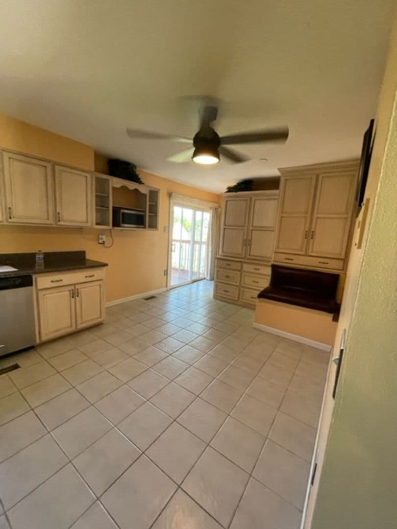 Vine Grove House: 350 Valley View Drive