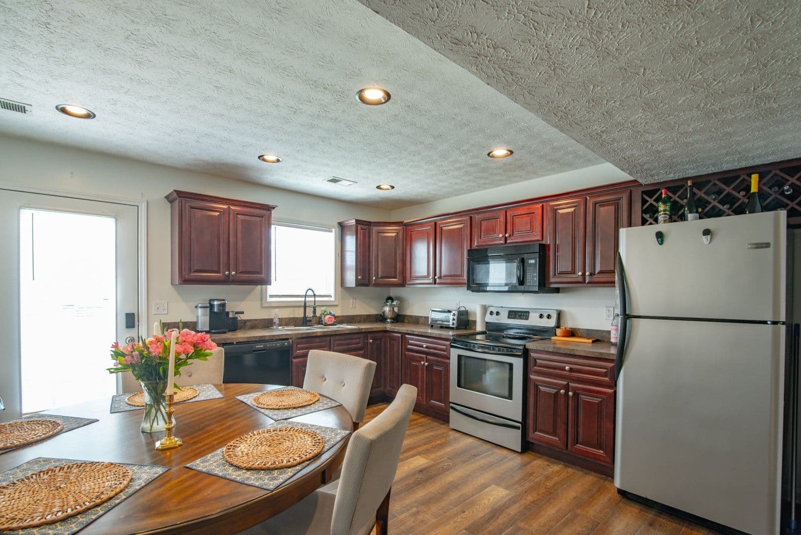 Vine Grove House: 114 Twin Lakes Drive